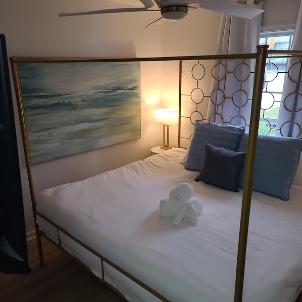 3 bedrooms, iron/ironing board, internet, bed sheets