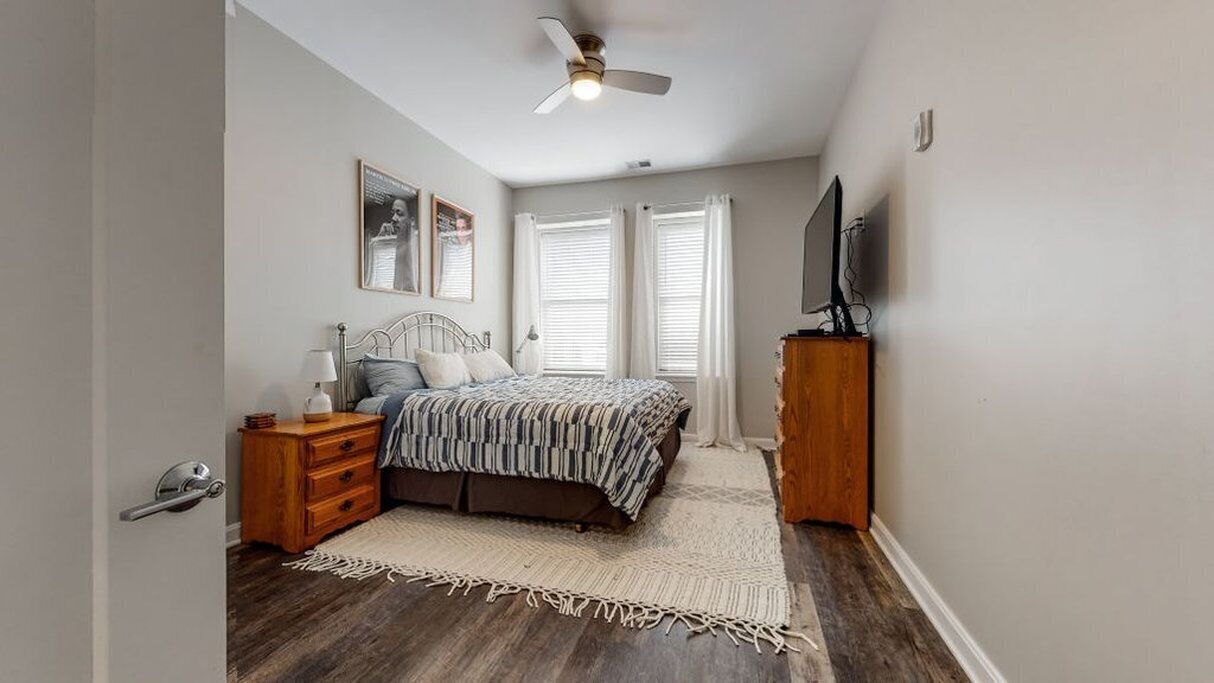 2 多间卧室、熨斗/熨衣板、WiFi、床单