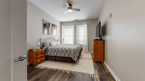 2 bedrooms, iron/ironing board, WiFi, bed sheets