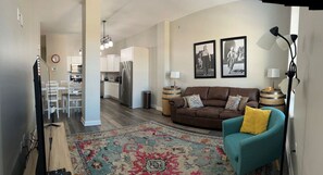 Smart TV, DVD player - Large 2 King BR Condo in Theater District w Free Parking Gym Secure Walkable (Louisville)