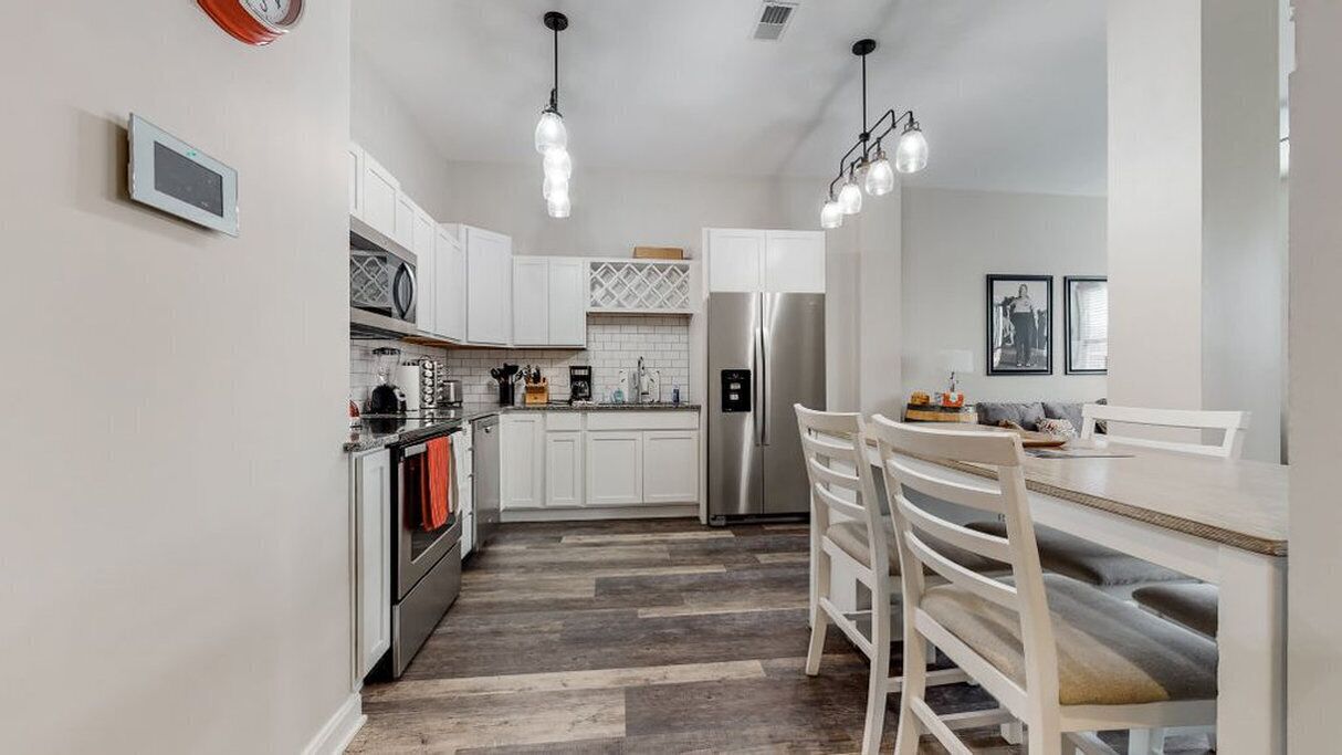 Micro-ondes, four, plaque de cuisson, lave-vaisselle