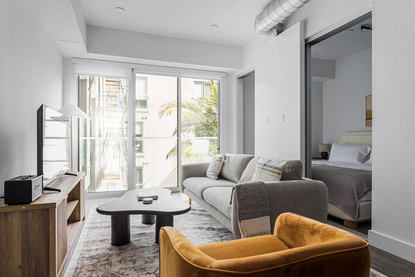 Télévision, chaîne hi-fi