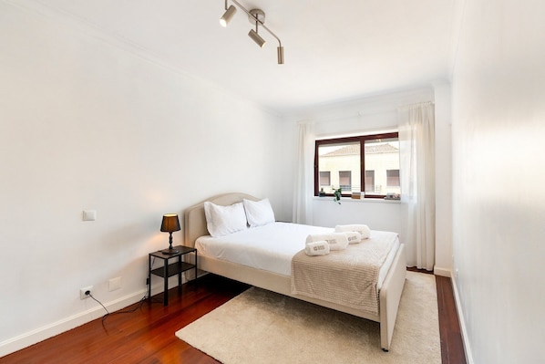 1 bedroom, iron/ironing board, internet, bed sheets