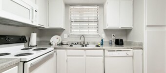 Stylish 1-Bedroom Apartment in the Heart of Plano