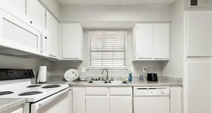 Stylish 1-Bedroom Apartment in the Heart of Plano