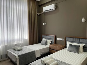 Unclassified image, 5 of 10, button - Emin Hotel (Margilan)