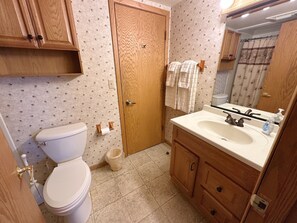 Dusche, Handtücher, Seife, Toilettenpapier