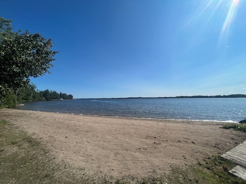 4-bedroom cabin in beautiful Kawartha Lakes with AC