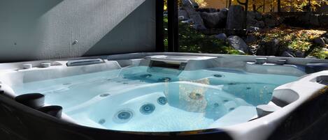 Tina de hidromasaje al aire libre