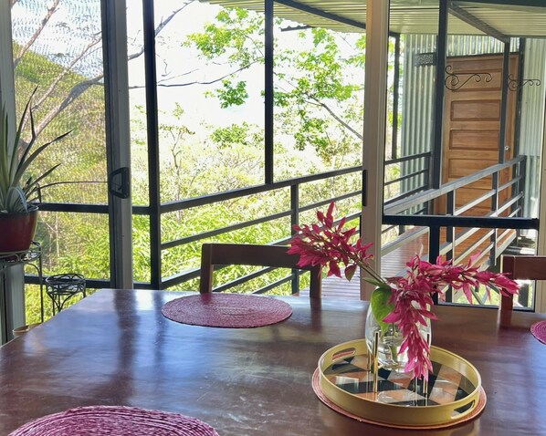Dining - Cacao Forest Treetop Cottage w/ AC – 15 min to Beach & Town – Puntarenas (Playón)