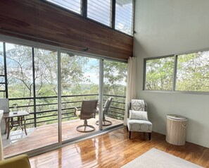 TV - Cacao Forest Treetop Cottage w/ AC – 15 min to Beach & Town – Puntarenas (Playón)