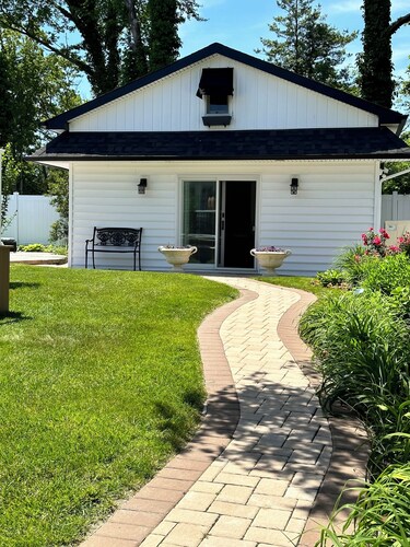Cool 1- bedroom studio with AC in Spring Lake
