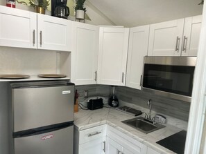 Microondas, horno, placa de cocina, lavavajillas