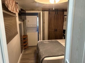 1 habitación, tabla de planchar con plancha, wifi y ropa de cama 