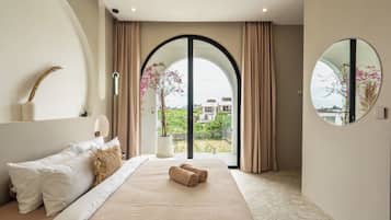 Iron/ironing board, bed sheets