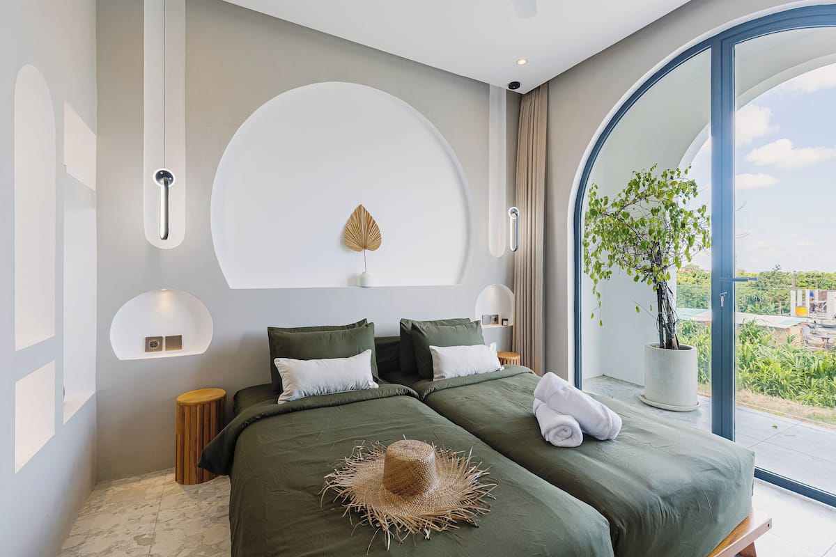 Vil·la bàsica | Espai de treball apte per a portàtils i planxa i posts de planxar