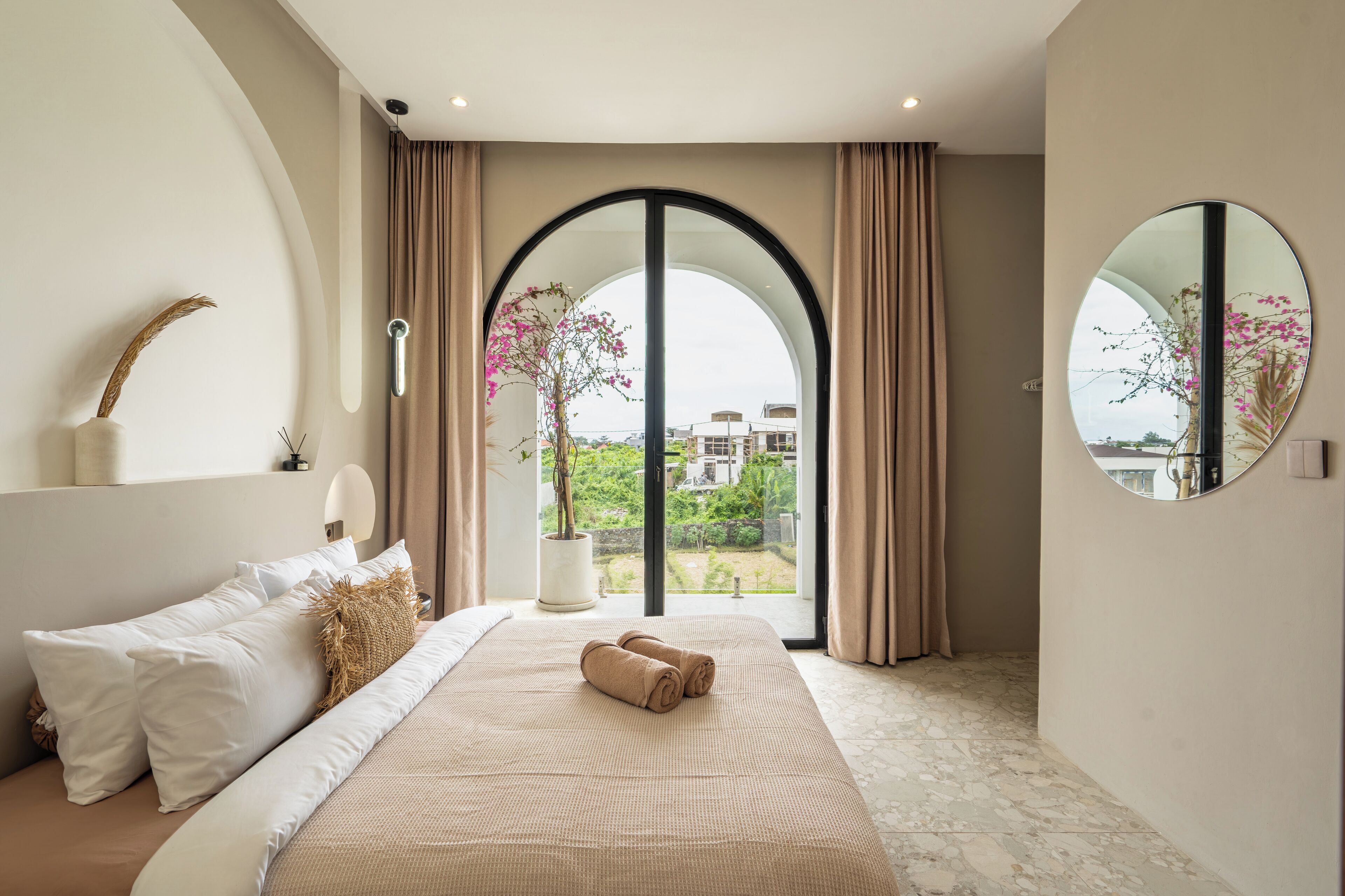 笔记本电脑工作区、熨斗/熨板、婴儿床、折叠床/加床（额外收费）