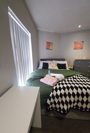 1 chambre, bureau, fer et planche à repasser, Wi-Fi gratuit