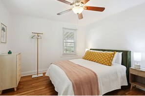 2 bedrooms, iron/ironing board, WiFi, bed sheets