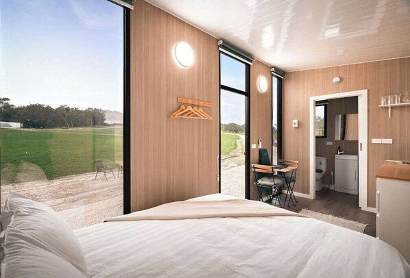 1 bedroom, WiFi, bed sheets - Stella at Sheltered Paddock by Tiny Away (Warrenmang)