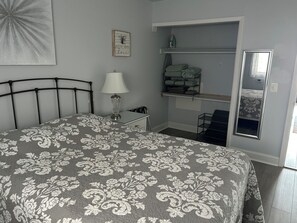 1 bedroom, free WiFi - Direct Oceanfront 1-Bedroom Condo on 12th Street & Boardwalk (Ocean City)