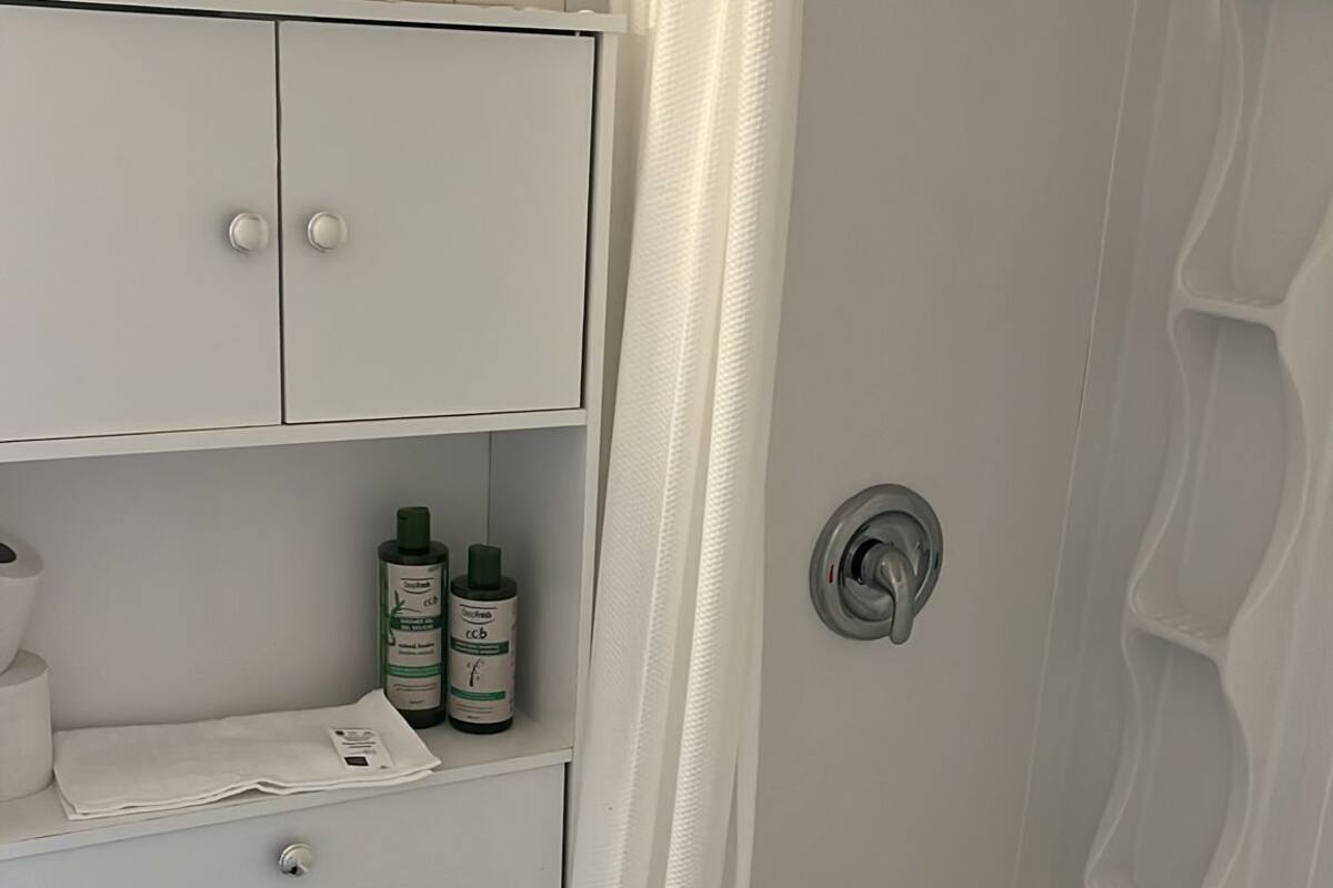 Double Room | Bathroom | Free toiletries, towels, soap, shampoo