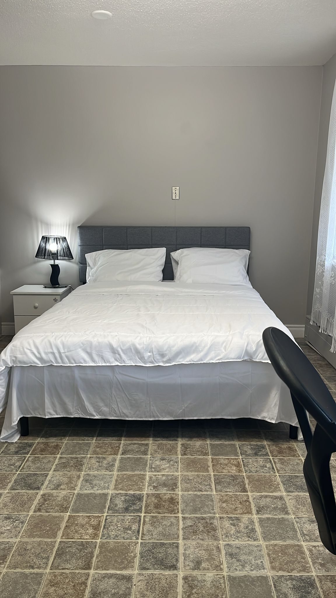 Kamar Double | Meja kerja, ruang kerja ramah laptop, dan Wi-Fi gratis