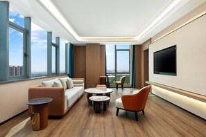 Suite, 1 King Bed, Non Smoking - Days Hotel by Wyndham Zhengzhou Zhengdong New District (Zhengzhou)