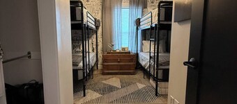 4 BR Townhouse in Prime Location!