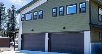 4 BR Townhouse in Prime Location!