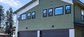 4 BR Townhouse in Prime Location!