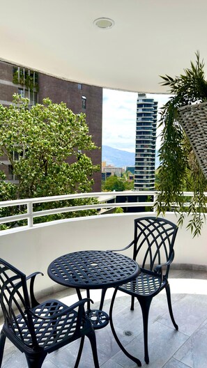 Outdoor dining - Modern and cozy Suitable for 8 people : Village near Provenza (Medellín)