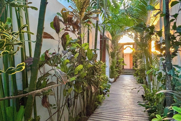 Villa with Pool View | WiFi (free), bed sheets