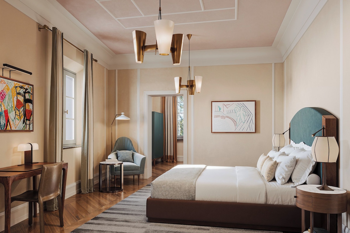 Premium bedding, pillowtop beds, minibar, in-room safe