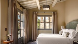Premium bedding, pillow-top beds, minibar, in-room safe - Borgo Pignano Florence (Florence)