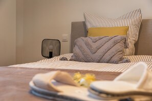 4 bedrooms, desk, iron/ironing board, WiFi