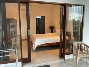 Habitación Deluxe doble, balcón, vistas a la piscina | Escritorio y wifi gratis