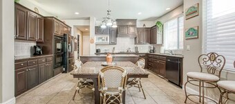 Spacious 5-bedroom house in Fresno with Pool, BBQ, & AC