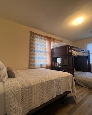 2 chambres, fer et planche à repasser, accès Internet, draps fournis