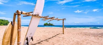 Beachfront Studio - Direct Beach Access, Fast Wifi & AC