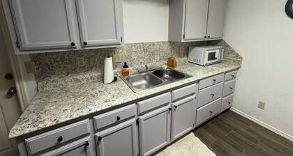 Quaint & Cozy 3BR - pets welcome!