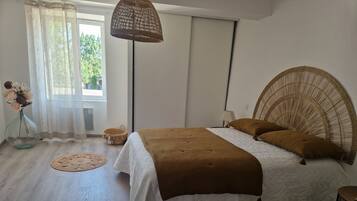 3 chambres, fer et planche à repasser, draps fournis