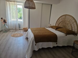 3 chambres, fer et planche à repasser, draps fournis