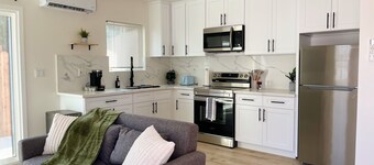 New: Charming guest suite by UCR, Downtown & plazas