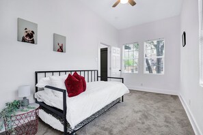 3 bedrooms, desk, travel crib, free WiFi