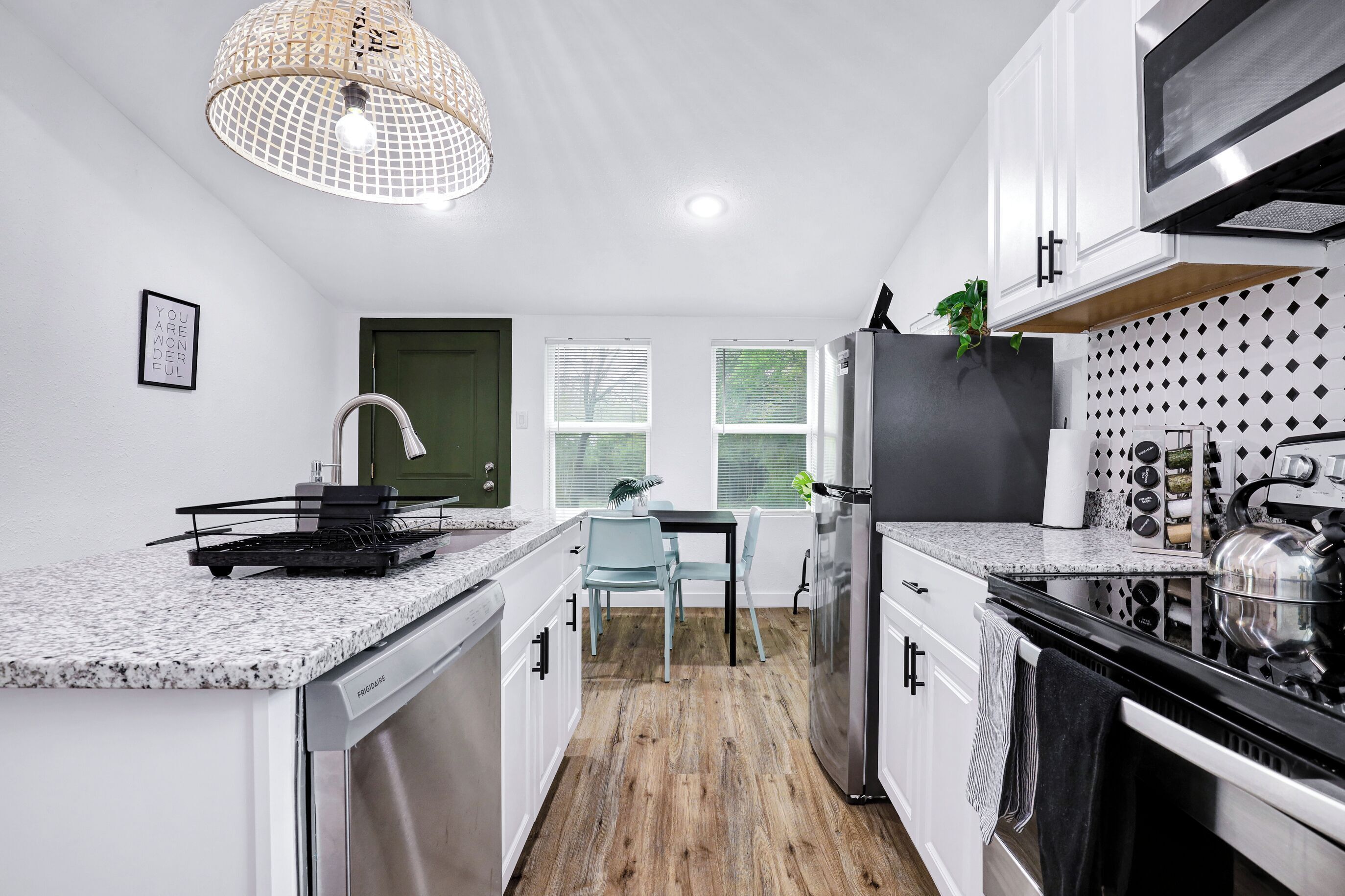 冷蔵庫、電子レンジ、コンロ、食器洗い機