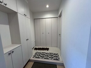 ฝ่ายต้อนรับ