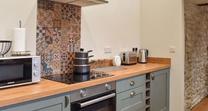 The Cowshed - UK50283