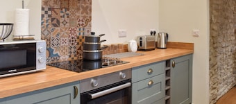 The Cowshed - UK50283