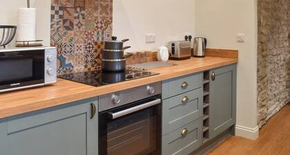 The Cowshed - UK50283